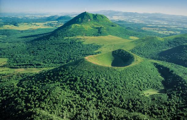 Vue sur le Puy Pariou et le Puy-du-Dôme